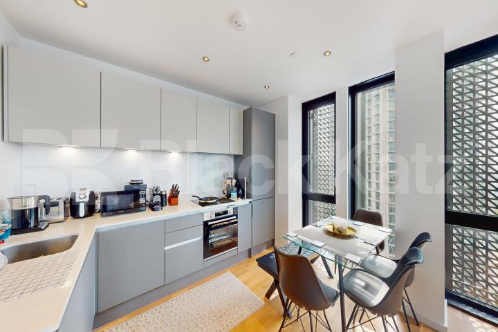 Stylish & contemporary & boasting 830 Sq. Ft. of living & entertaining space The Ceramic Building - Newington Causeway , Borough